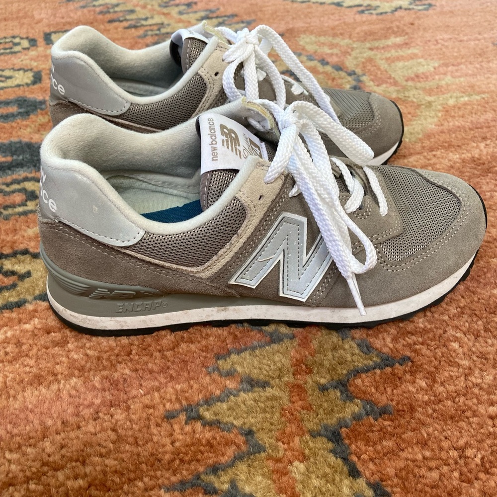 NEW BALANCE  574 CORE Gray and White size 8 NWOT